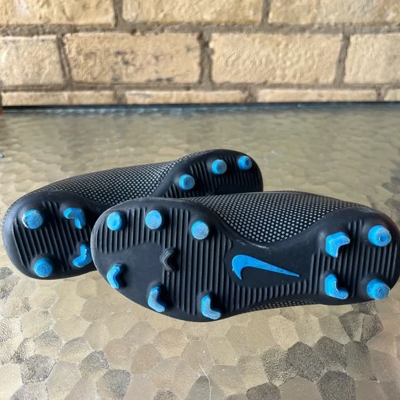 Nike Black and Gray Soccer Cleats - Picture 3 of 3